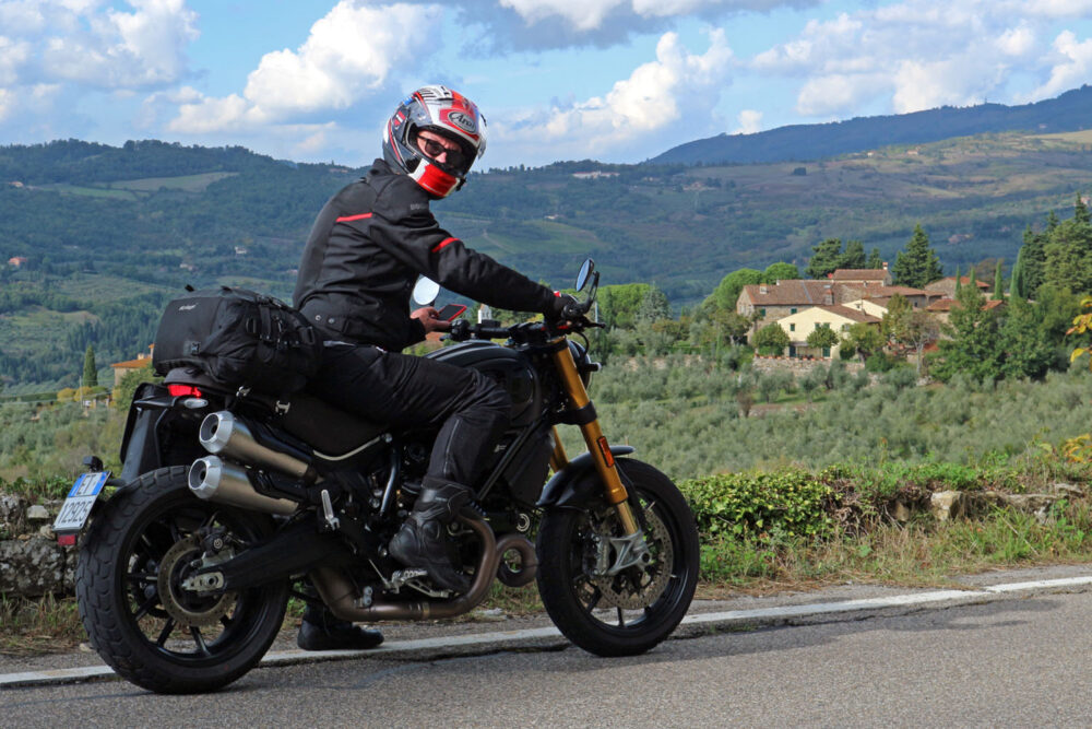 With the Ducati Scrambler 1100 Sport PRO through the Autumnal Tuscany AH Com